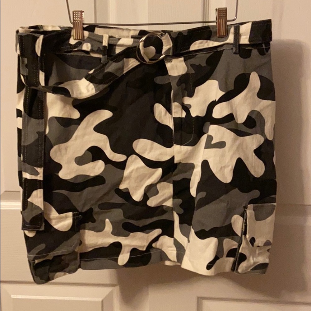 Fashion Nova NWT Skirt 🔴